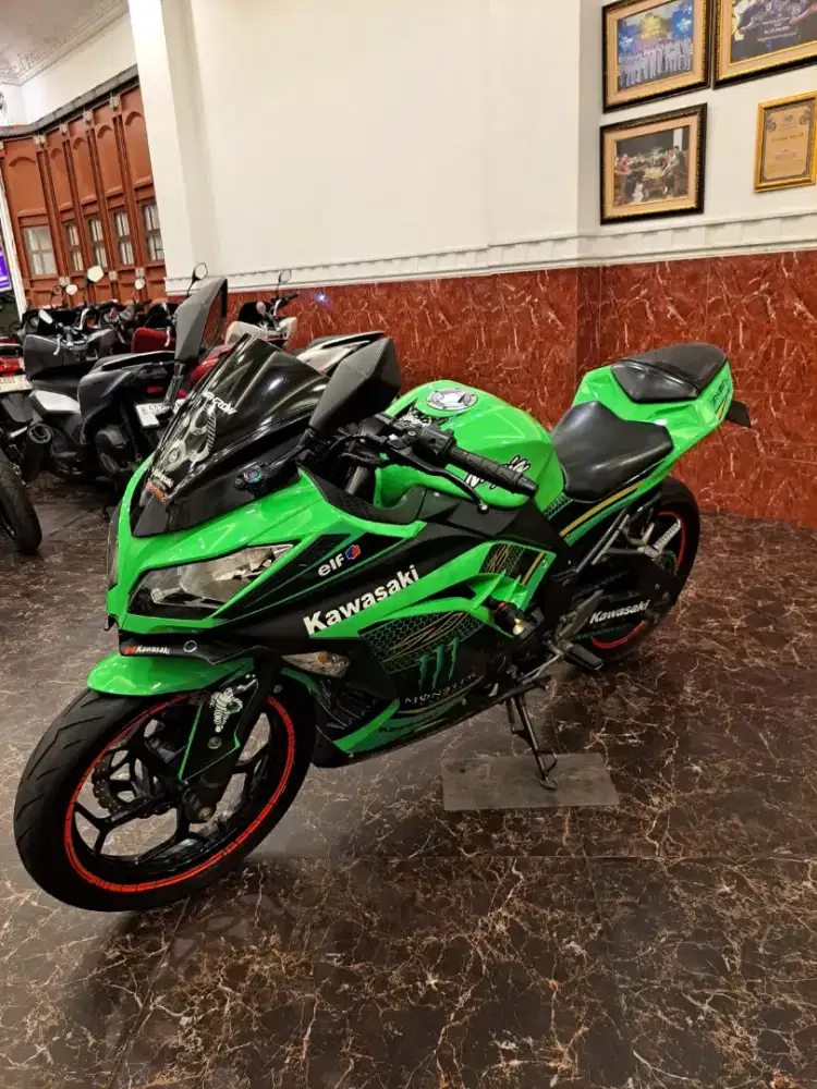 DIJUAL CEPAT MOTOR RAWATAN NINJA 250 FI 2015 KM.30RBUAN SURAT LENGKAP