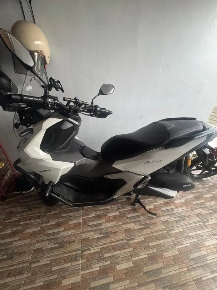 ADV 160 cc putih non ABS KM rendah rawatan pribadi