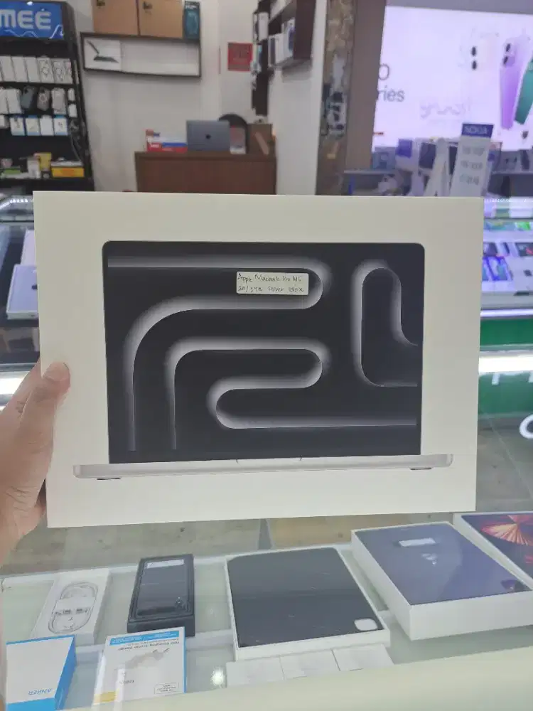 Macbook Pro M5 14 Inch 24/1TB SSD Silver BNIB Resmi IBOX
