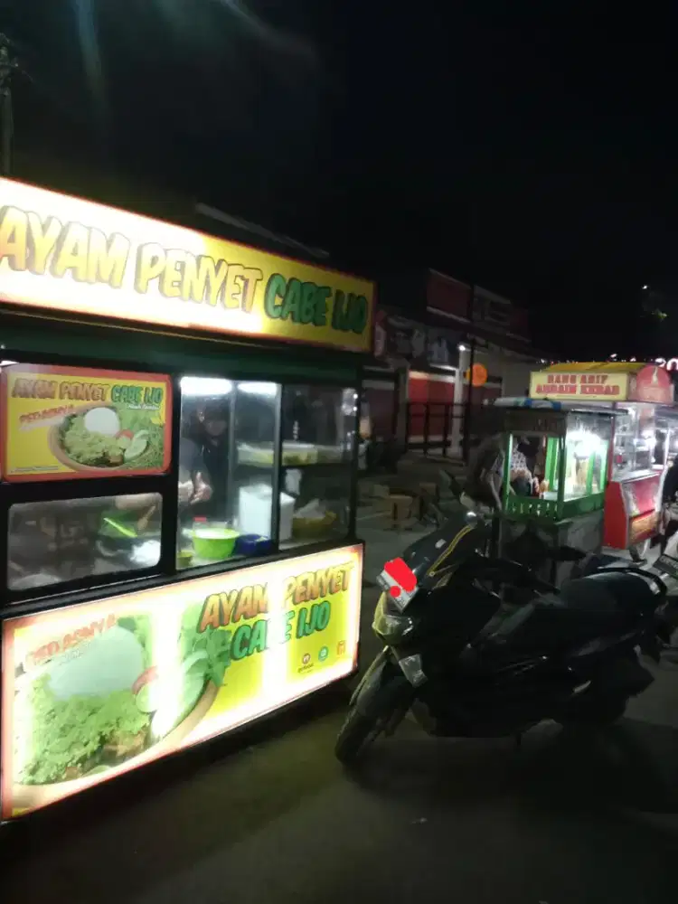 Oper lapak jualan pinggir jalan