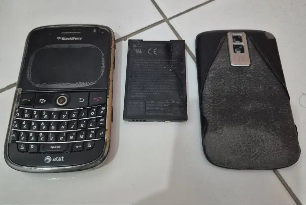 BB Bold 9000 - minus bahan