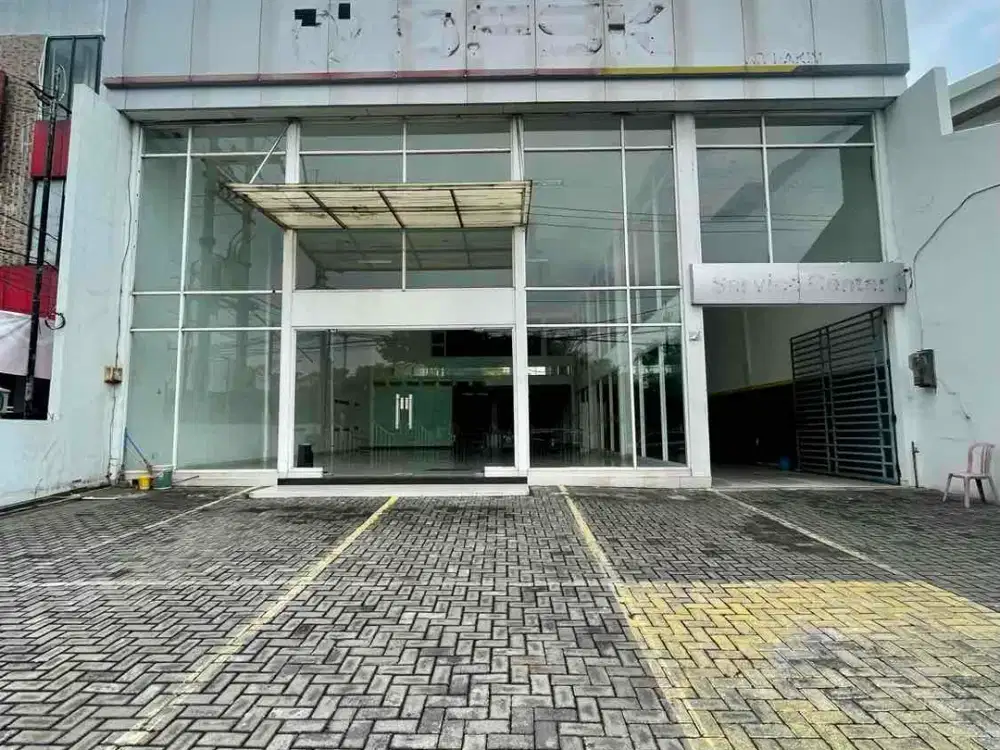 arief rahman hakim jual ex showroom siap pakai strategis nol jalan raya komersil akses Raya merr