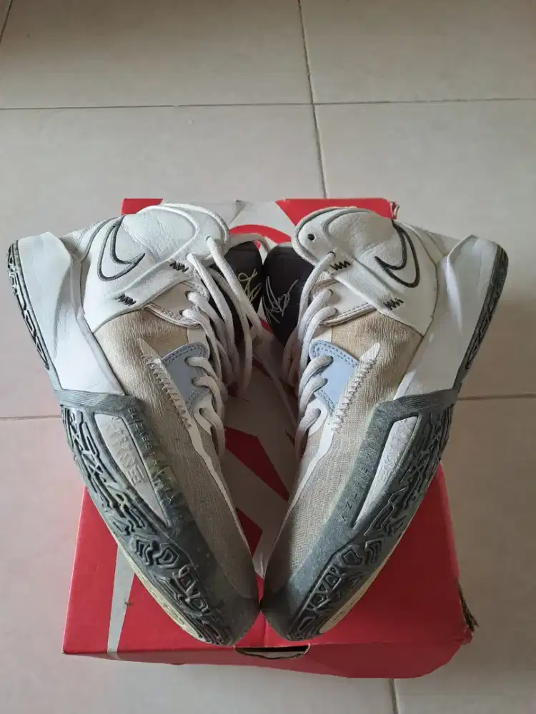Nike kyrie original size 40