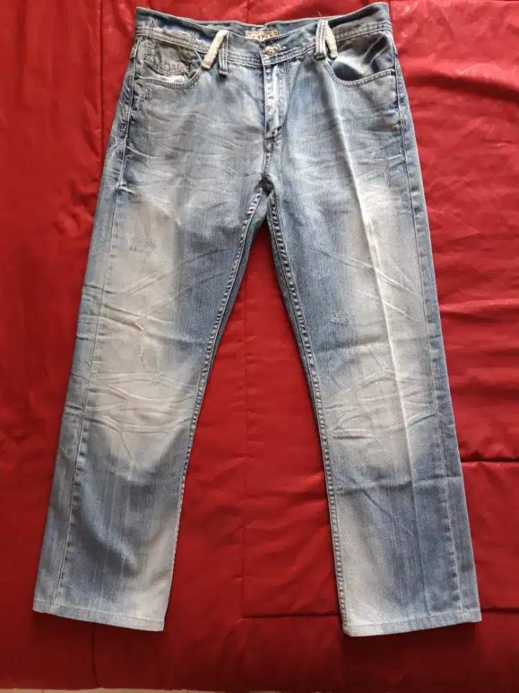 CELANA BLUE JEANS.