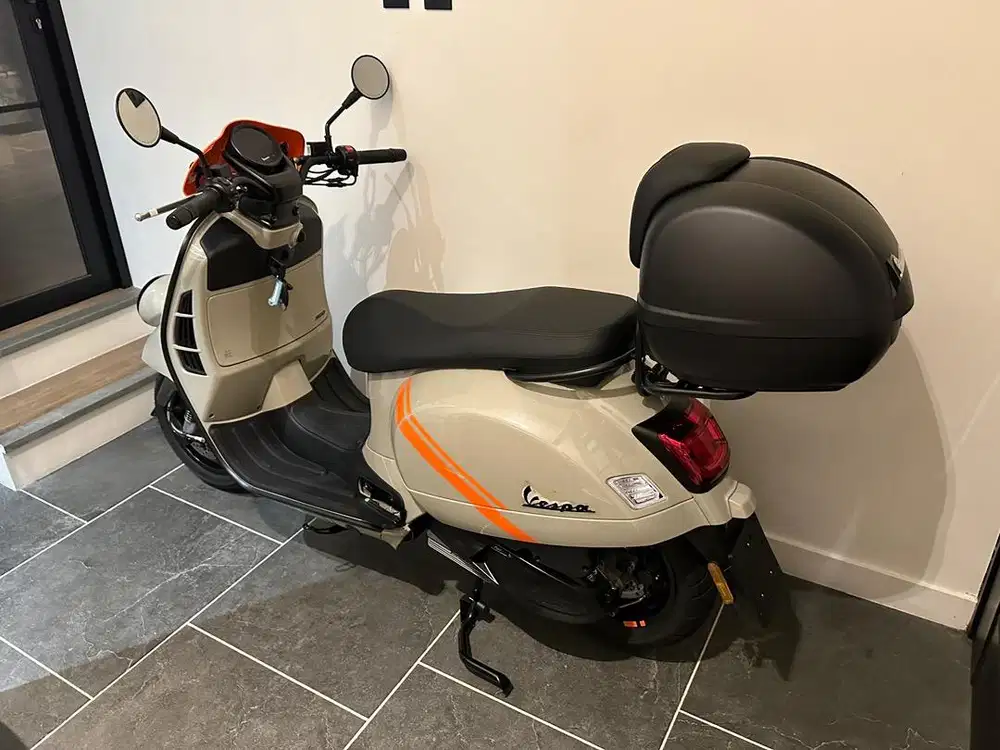 Vespa GTV 300 HPE odo 192 KM Beige Sabbia