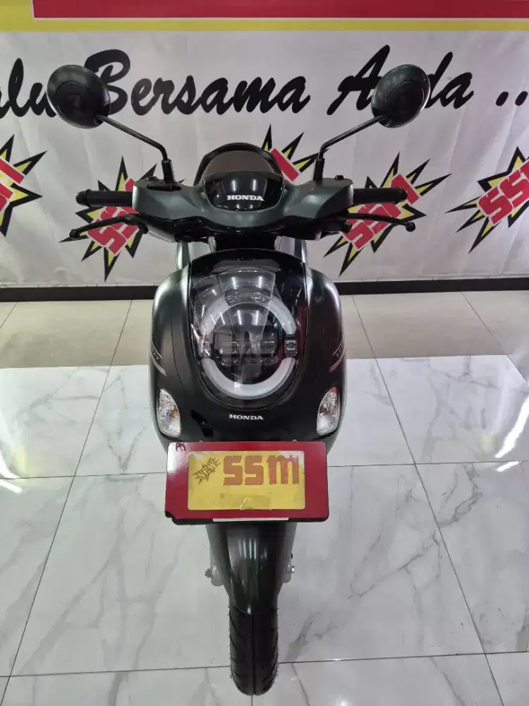 New scoopy stylish keyless
