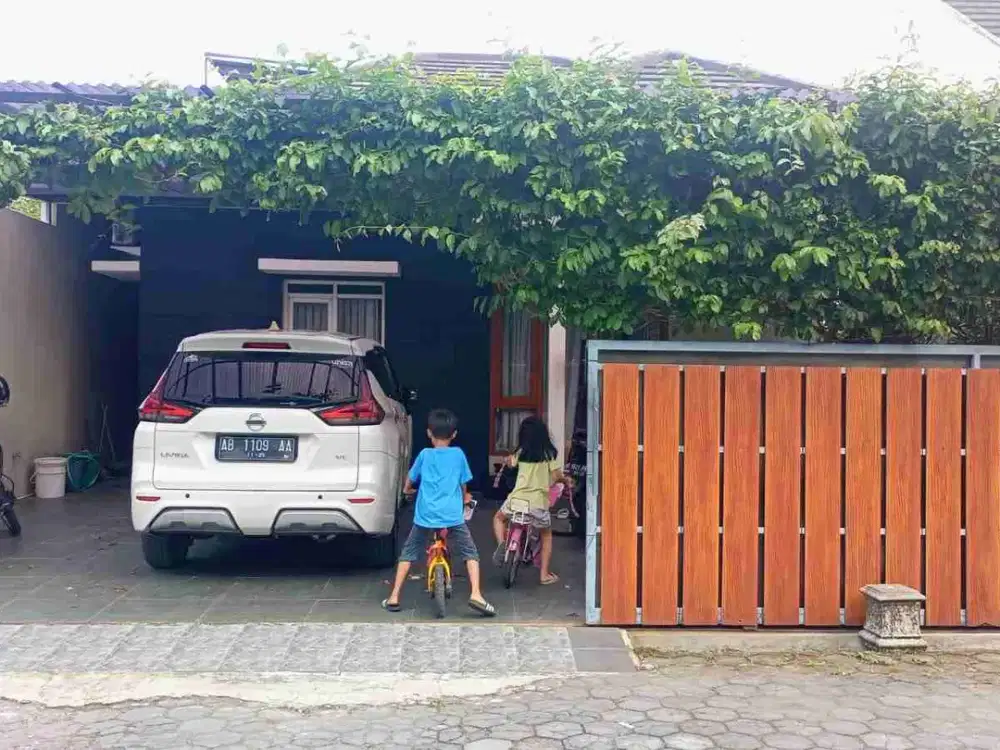 DIJUAL MENARIK RUMAH MEWAH ELEGAN KAWASAN PADAT PENDUDUK MAYORITAS PENDATANG LINGKUNGAN NYAMAN ASRI