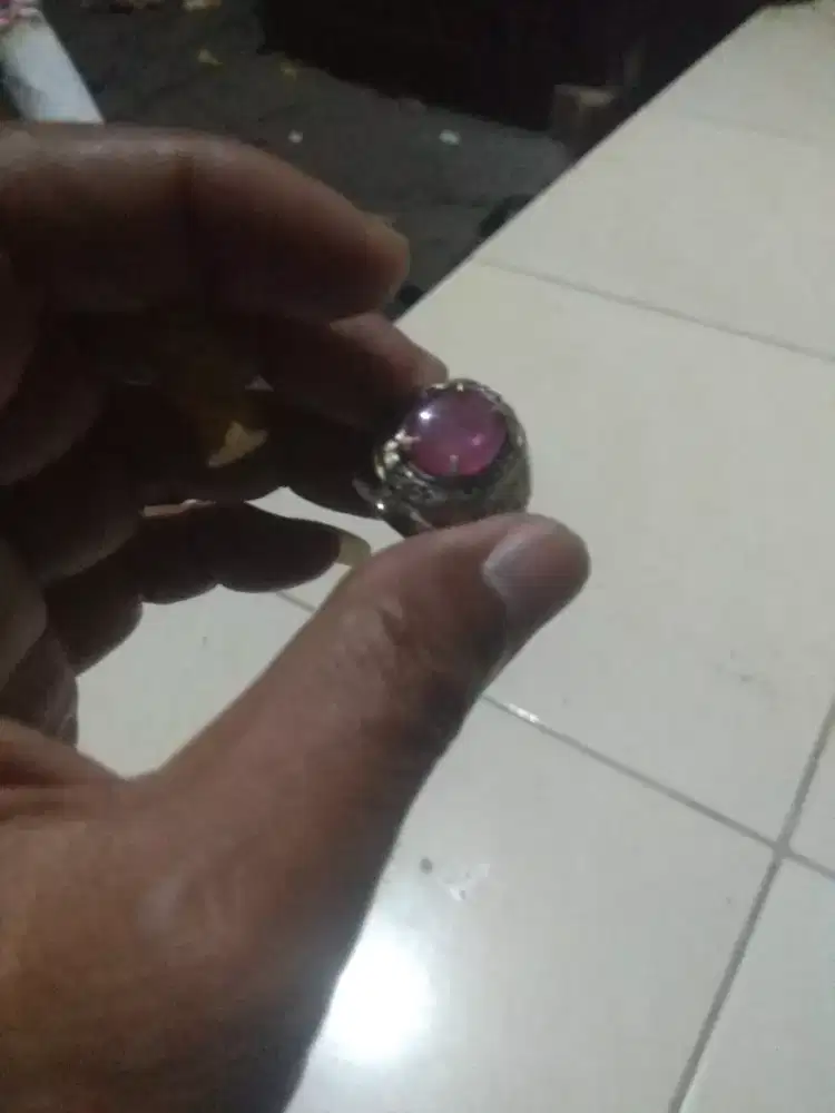 Batu ruby mulus dan jos