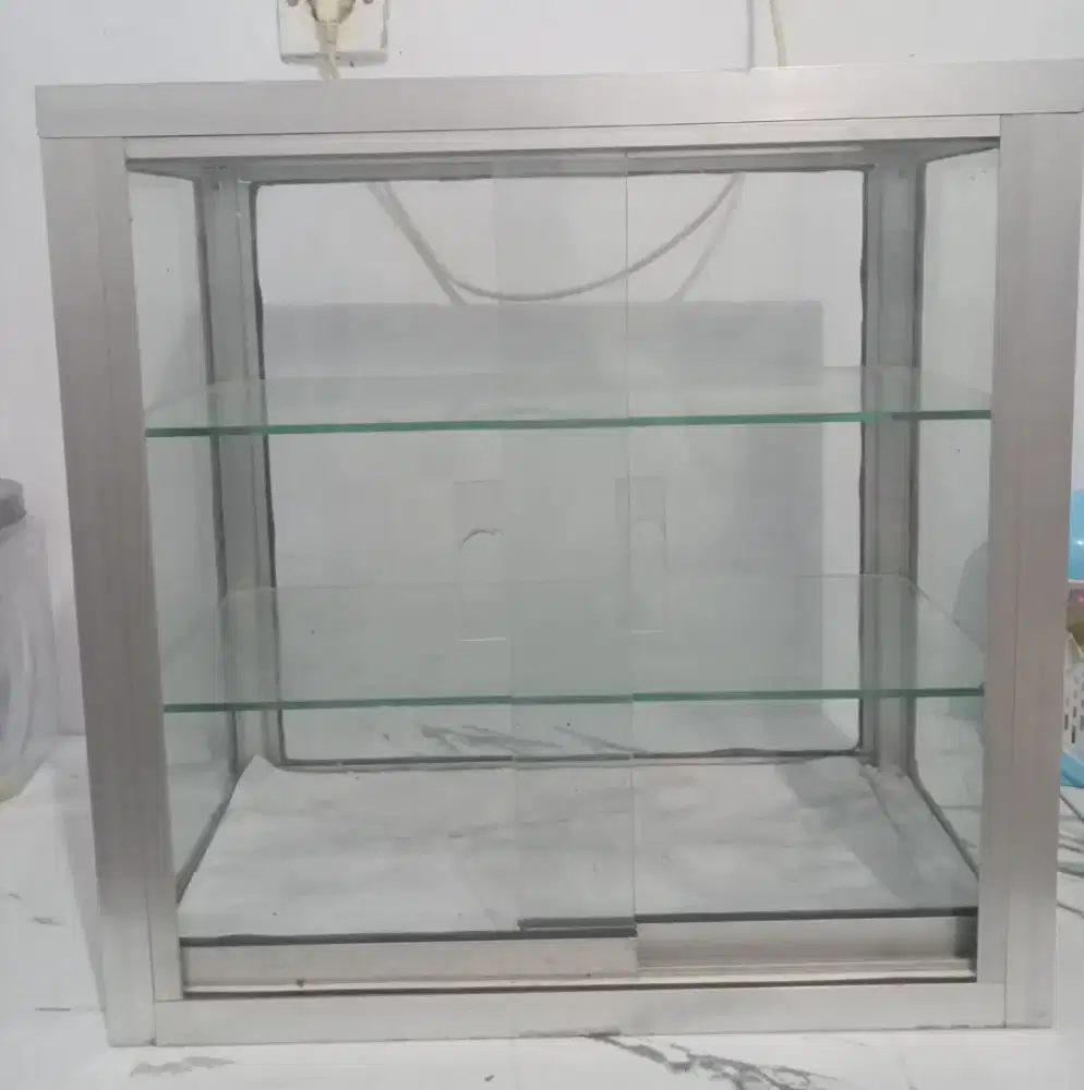 Dijual etalase kaca kondisi ok