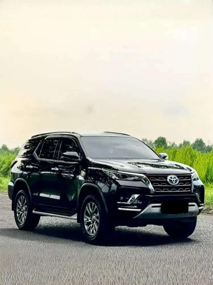 km 10rb fortuner 2.8 VRZ 2022 AB tangan 1