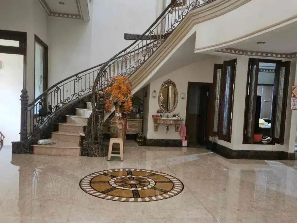 Rumah gaya Clasic di Villa Gading indah Klp Gading.