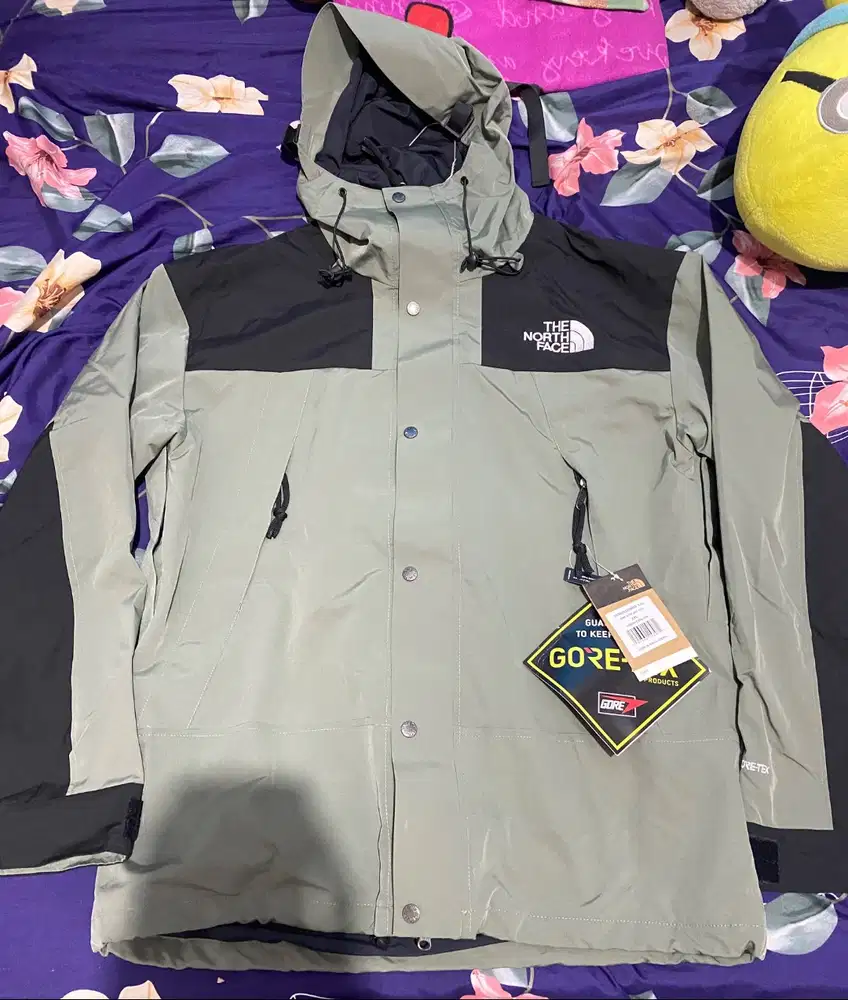 Jaket TNF kondisi baru