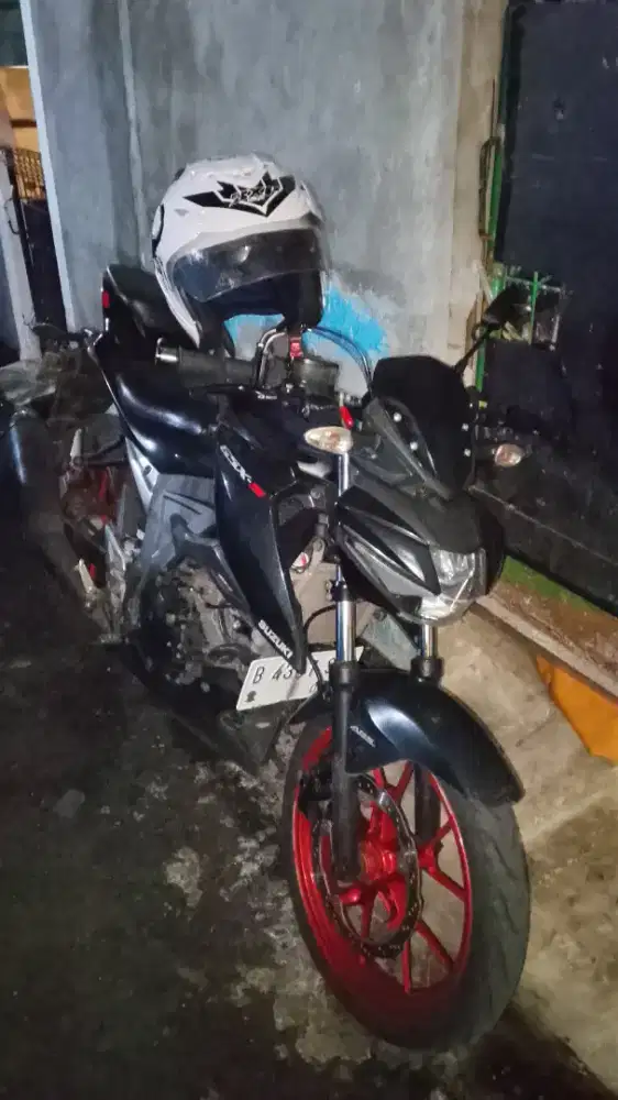 Motor Naked GSX S