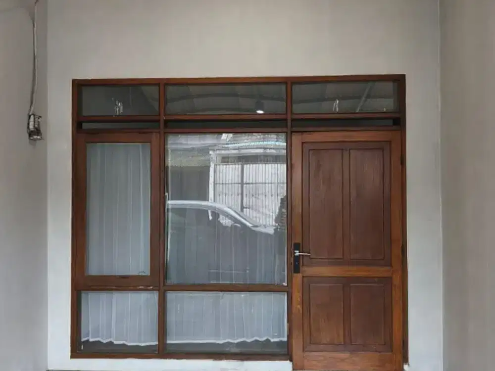 Dijual Rumah 1.5 Lantai Siap Huni di Taman Holis Indah
