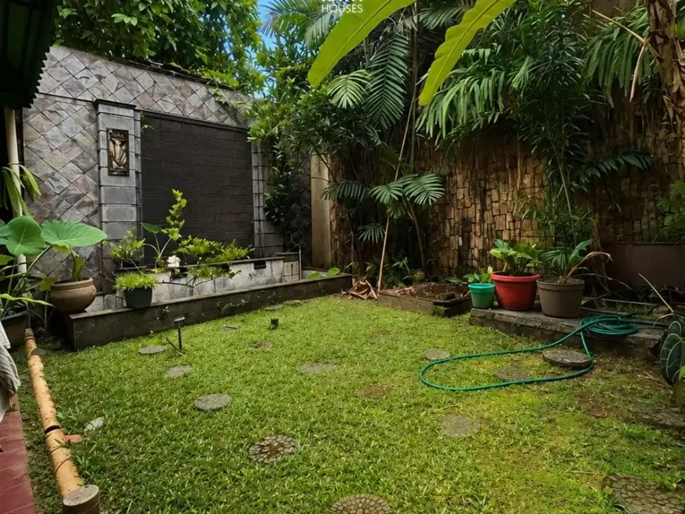 Dijual Rumah Pondok Indah 570m² Depan Taman, Tenang Hijau, 53jt/m²