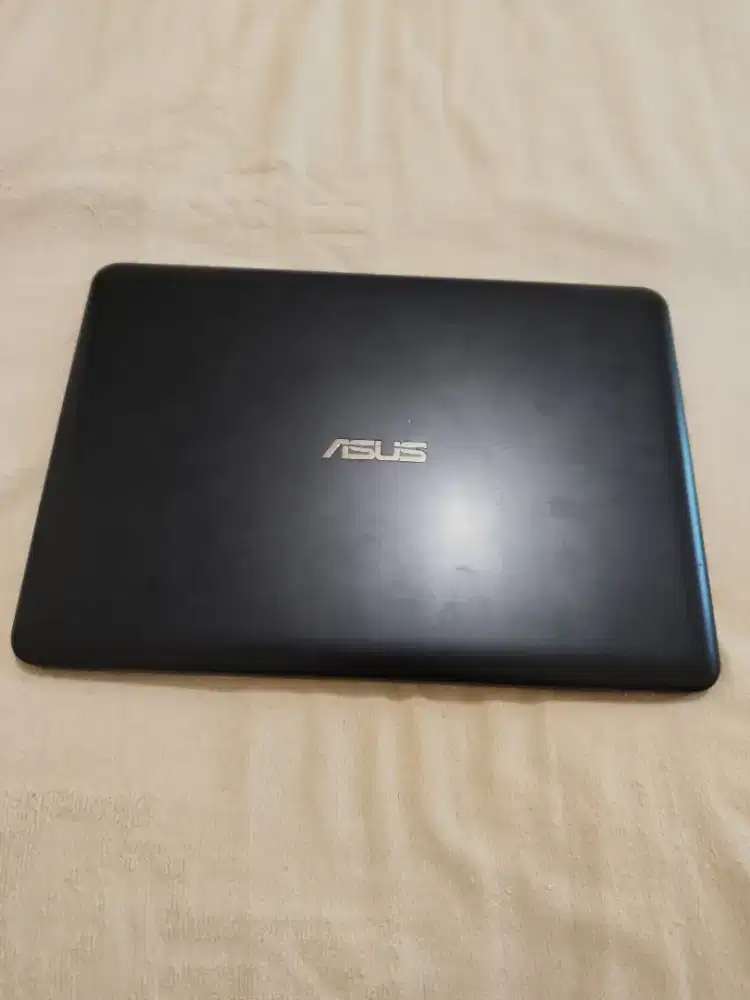 Asus E402 ram 4 GB SSD 120gb AMD E2 graphic 496MB Radeon R2 unit only
