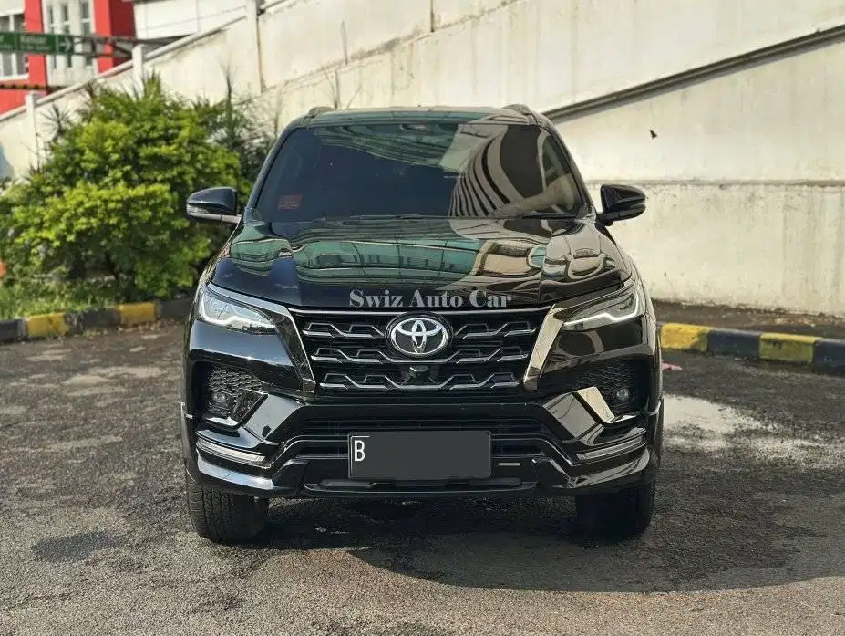 KM 30rb Toyota Fortuner 2.8 GR Sport AT 2022 Diesel Hitam Garansi Asli