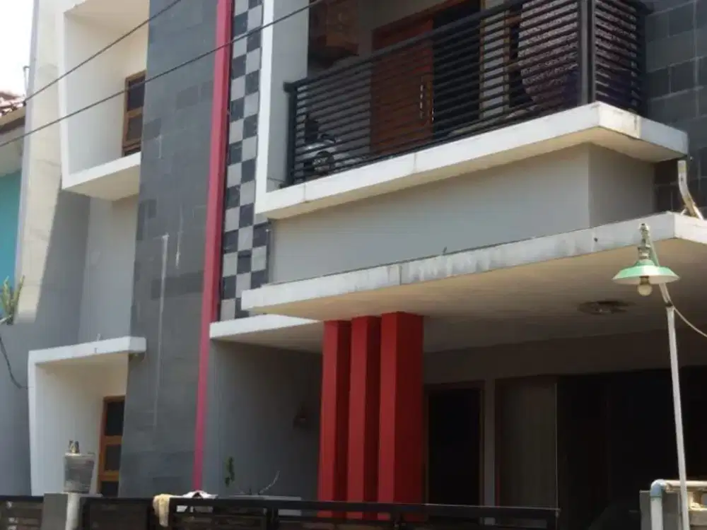 RUMAH BAGUS  2 LANTAI DI RIUNG BANDUNG