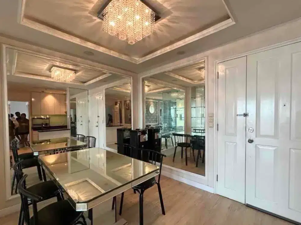 Di sewa apartemen french walk 3 kamar tidur full furnish bagus tower Lourdes lantai dibawah 20 dekat moi dan pintu toll di apartemen french walk kelapa gading Jakarta Utara