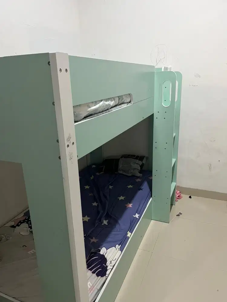 Tempat tidur anak tingkat