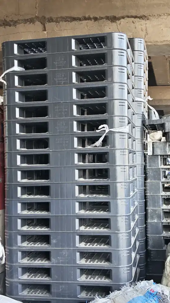 Pallet plastik bekas