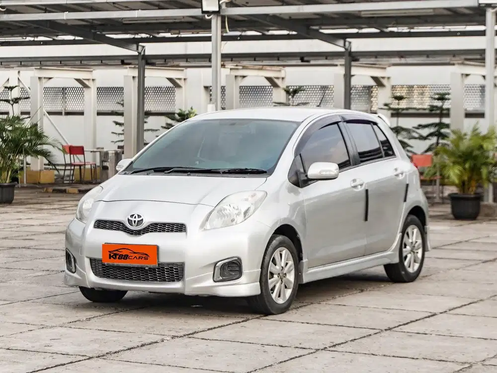 YARIS E 1.5 FACELIFT AT 2012 / 2013 SILVER