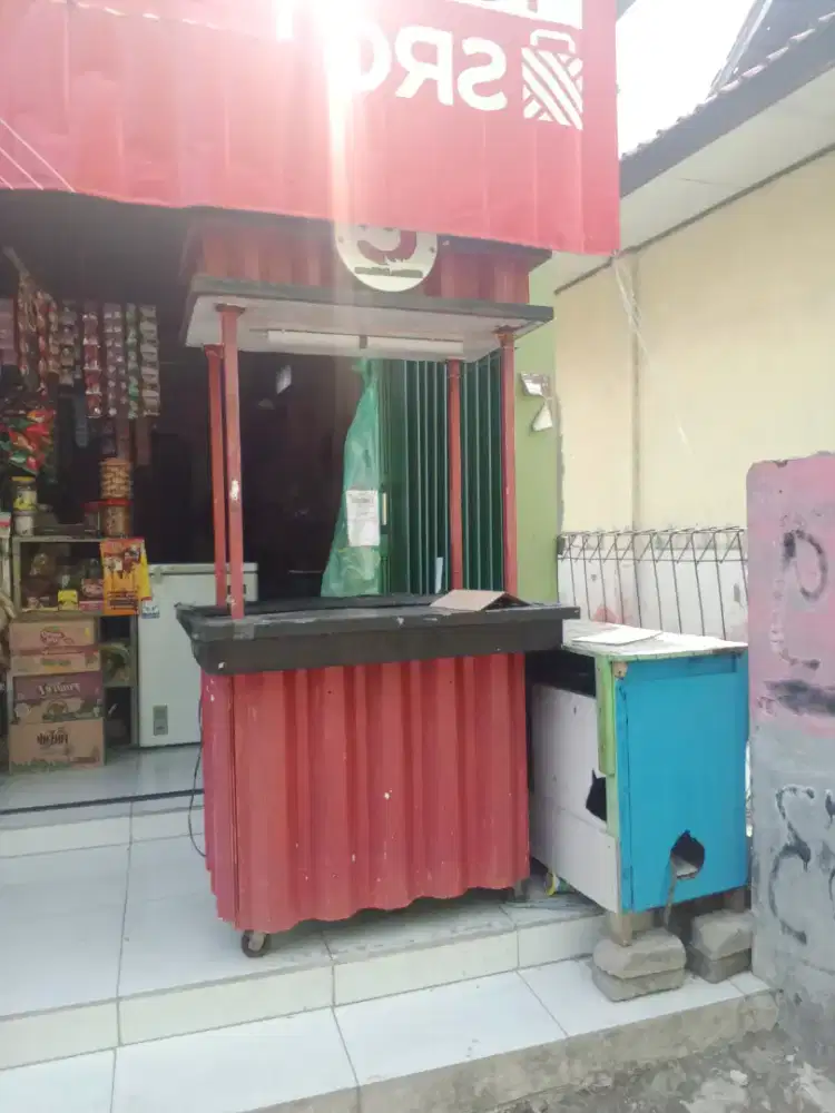 Nyari temen cewe yang mau usaha bareng