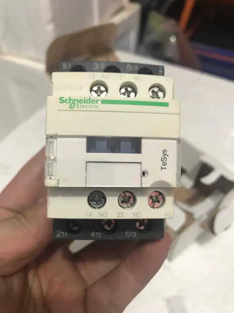 Kontaktor Magnetik Schneider TeSys-LC1D12M7