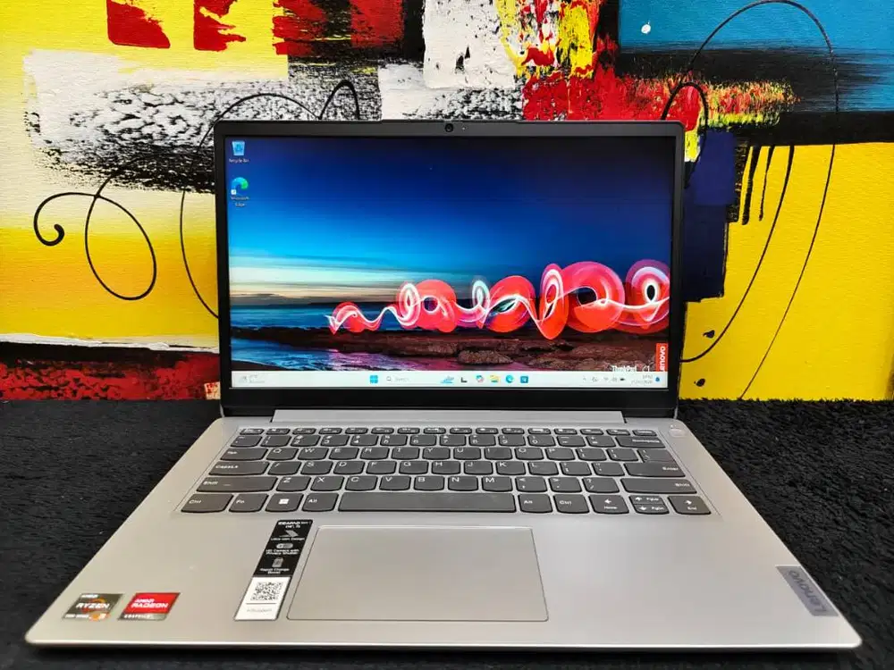 Laptop Lenovo Ideapad Slim 1 Ryzen 3 7320u SSD 512 RAM 8 DDR5 Mulus