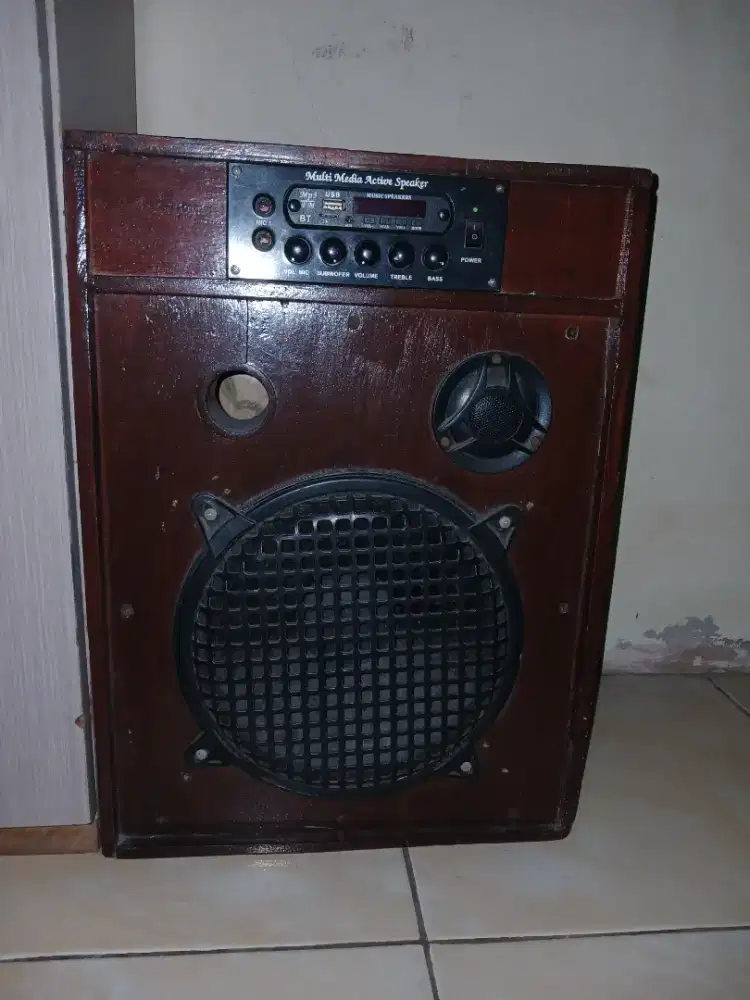 Audio kayu box.