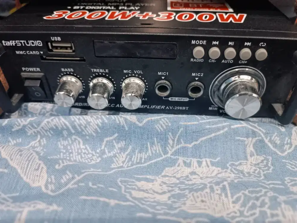 Dijual amplifier dan speaker 4 buah