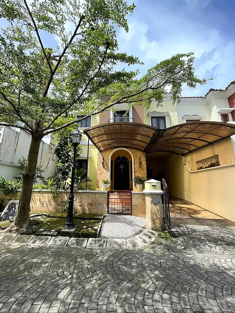 Rumah Mewah di Lingkungan Elite Casa Grande