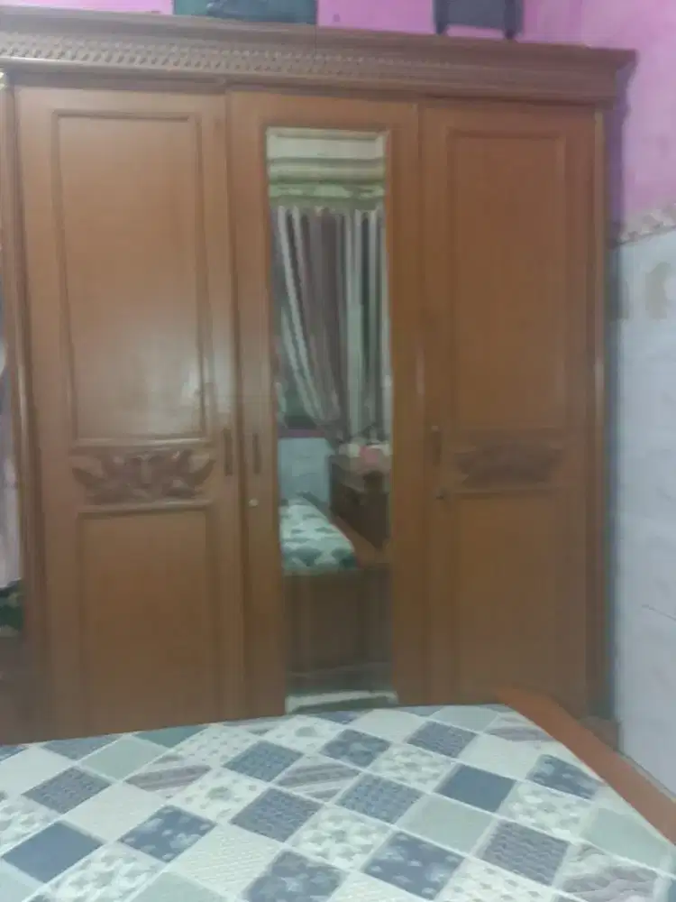 LEMARI PAKAIAN KAYU JATI 3 PINTU (KNOCK DOWN)
