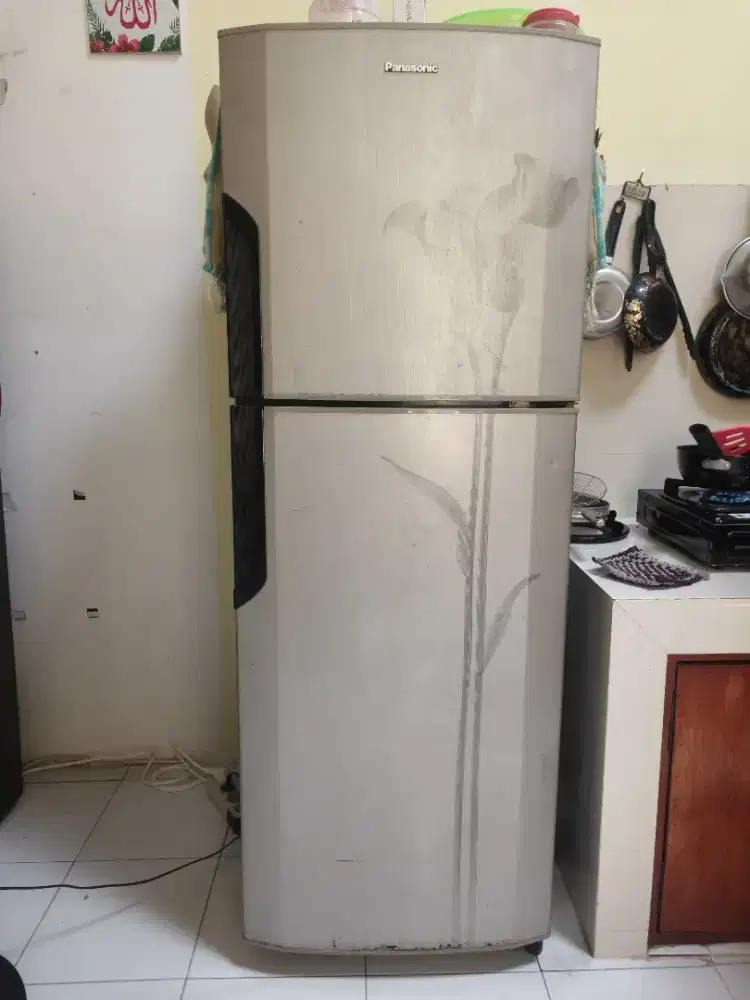 Kulkas Panasonic Dua Pintu (Bekas)
