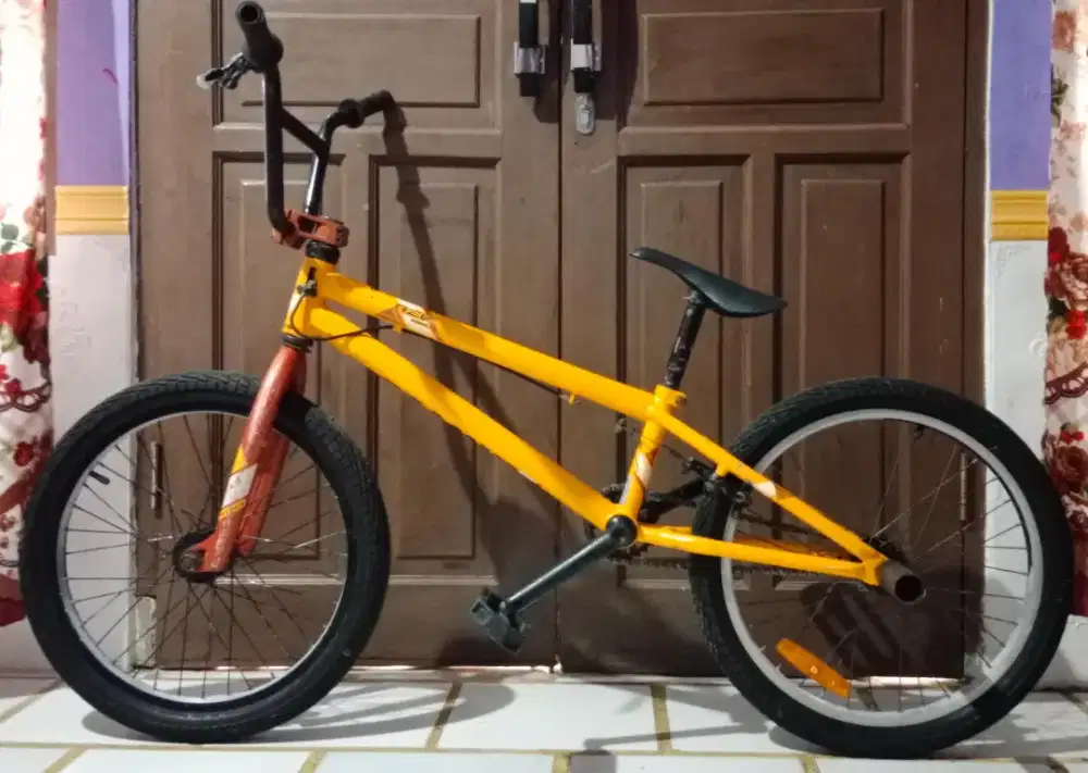 Sepeda BMX Freestyle United Rev Park 20