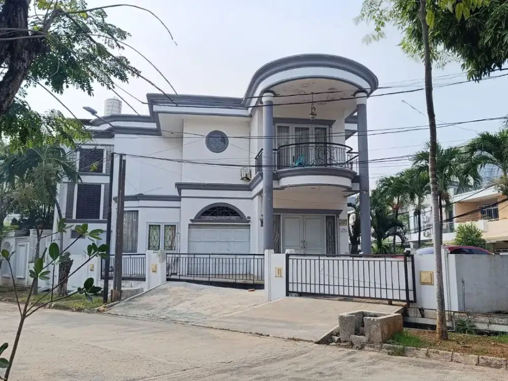 Dijual Rumah Muara Karang Posisi Hoek Cocok untuk Bangun Ulang