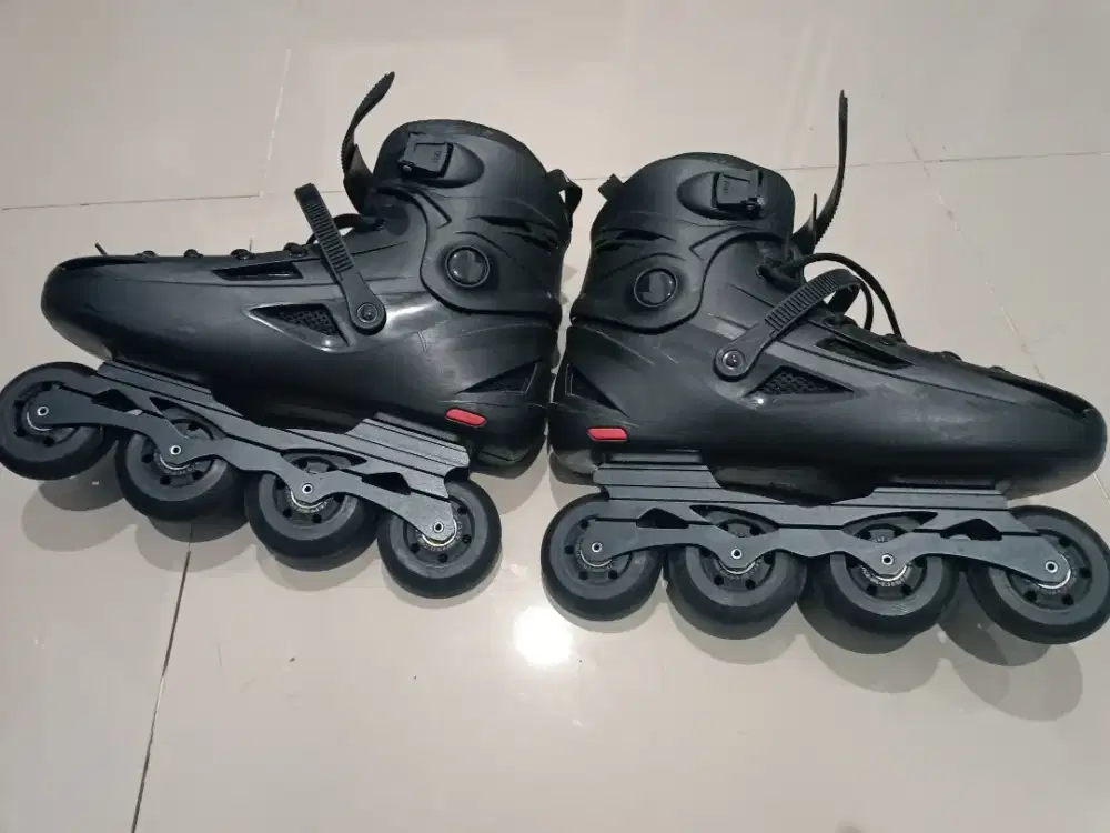 Dijual in line skate merk flying eagle