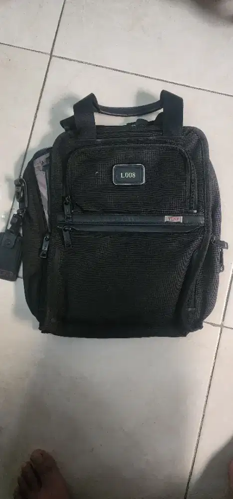 Tas selempang brand TUMI original warna hitam