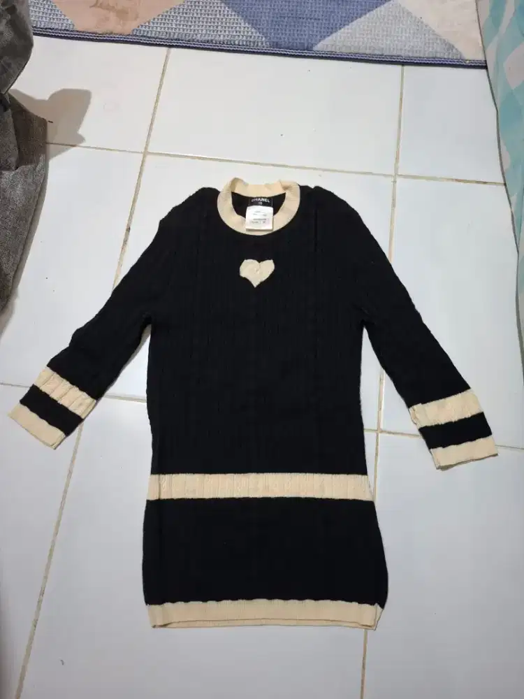 CHANEL Black/Ecru CC/Heart Graphic Pullover Sweater Size F 38/US 6