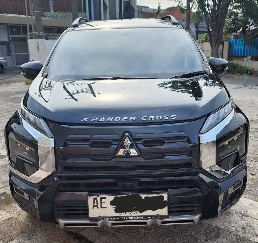 Mitsubishi Xpander Cross 2023 manual hitam