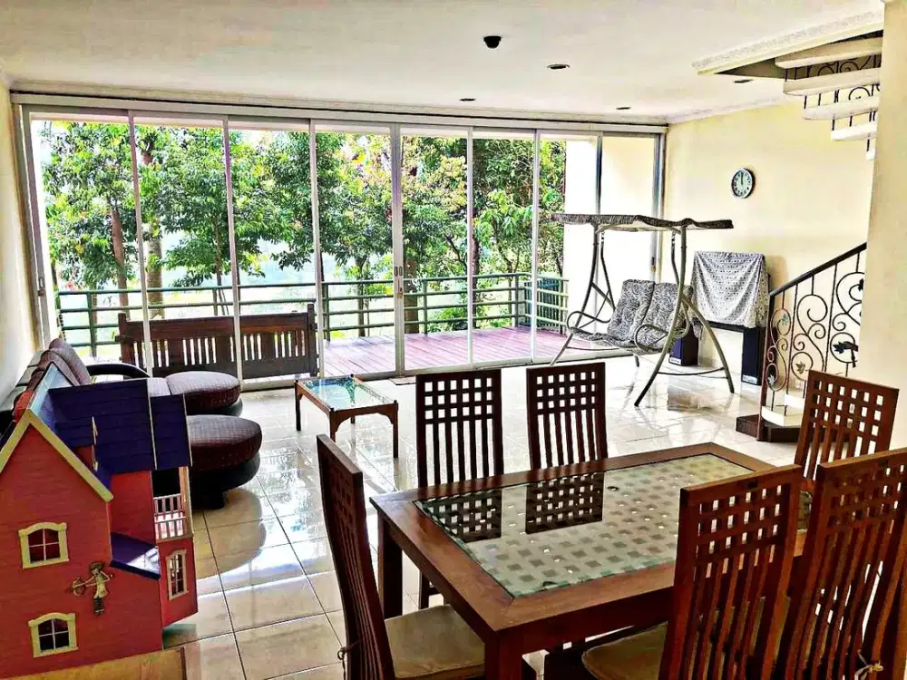 Dijual Rumah Villa 3 Lantai di Dago Pakar Resor Bandung
