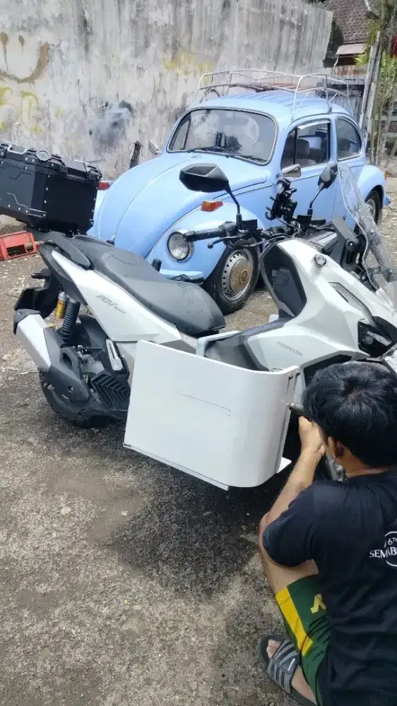 Jual borongan helm & tmpt bawa anjing bekas di motor adv