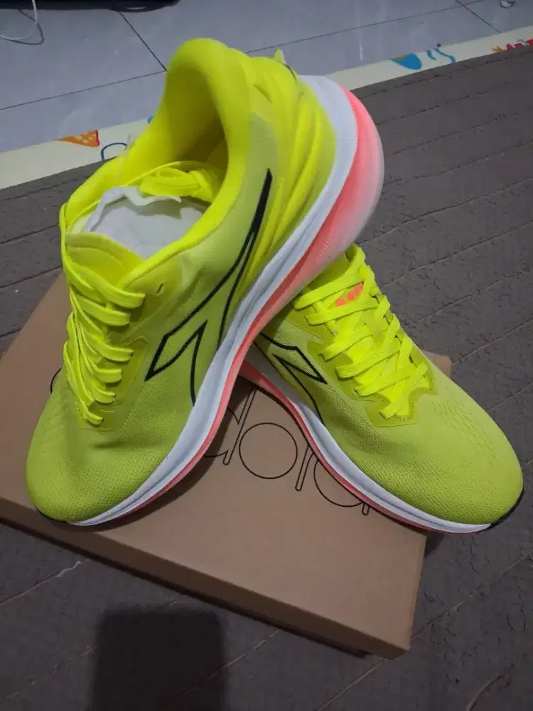 Sepatu Running New
