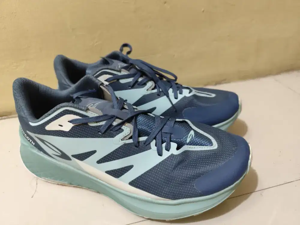 Sepatu trail run 910 Size 43
