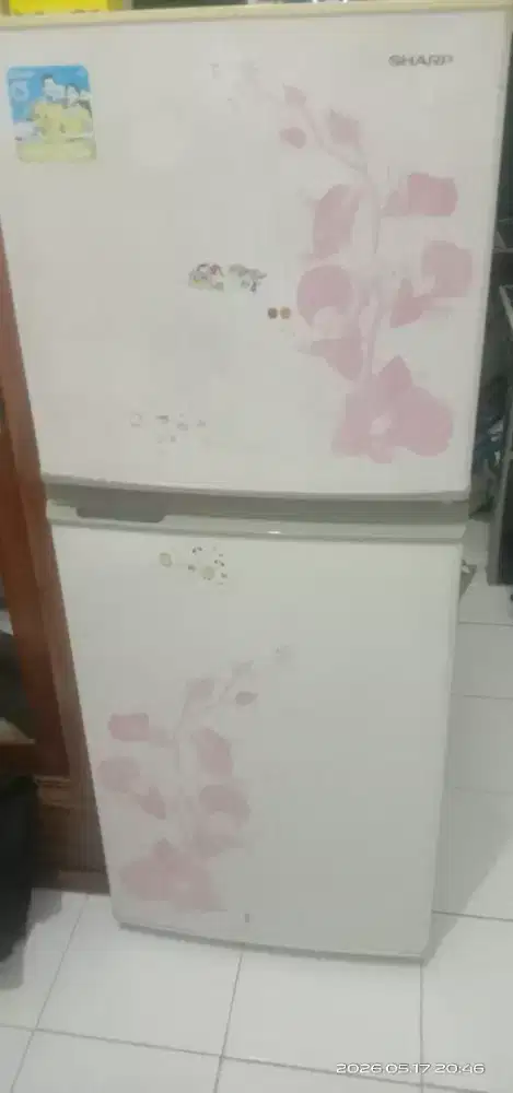 Di jual kulkas Sharp