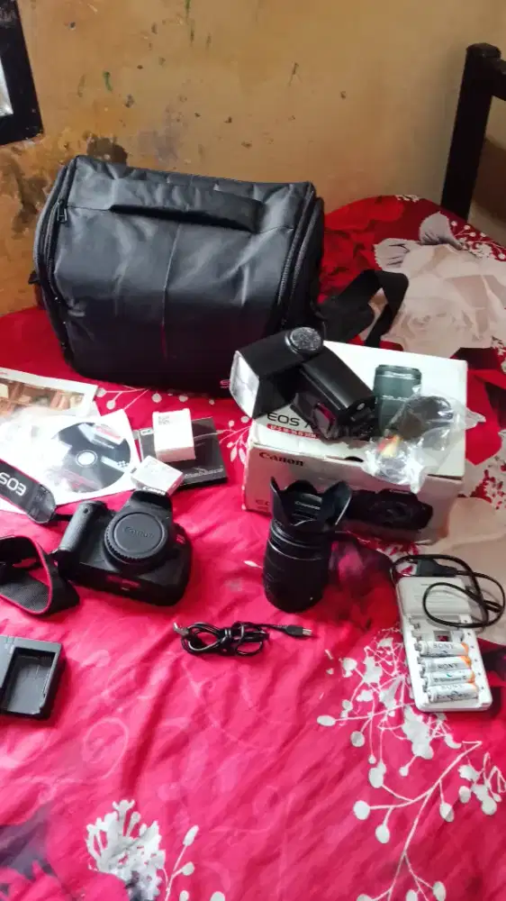 di jual camera cannon 700D
masih mulus camera
layar sentuh