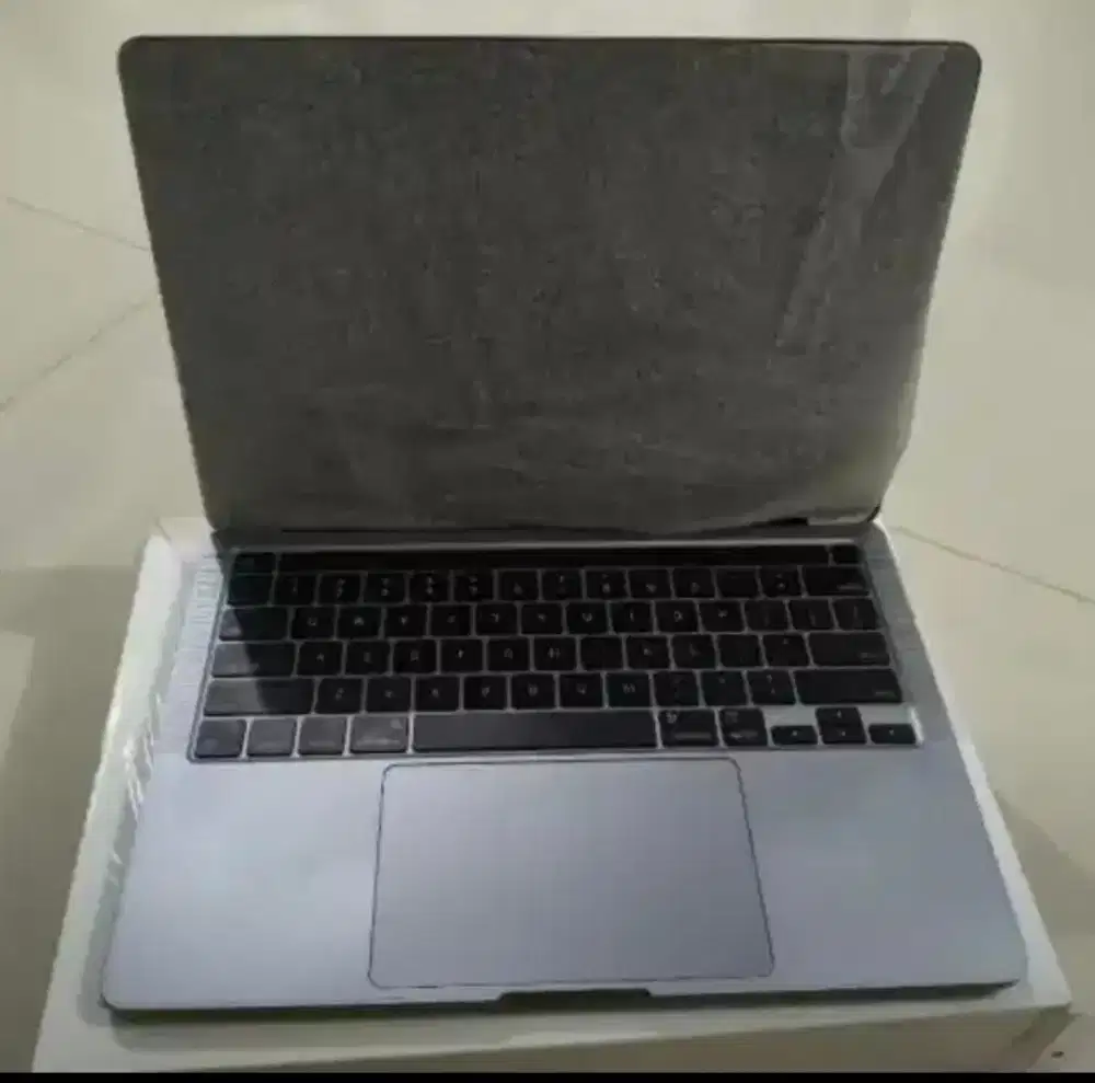 Macbook Pro M1 13inch 8|256 Space Gray (Spore Apple Store)
