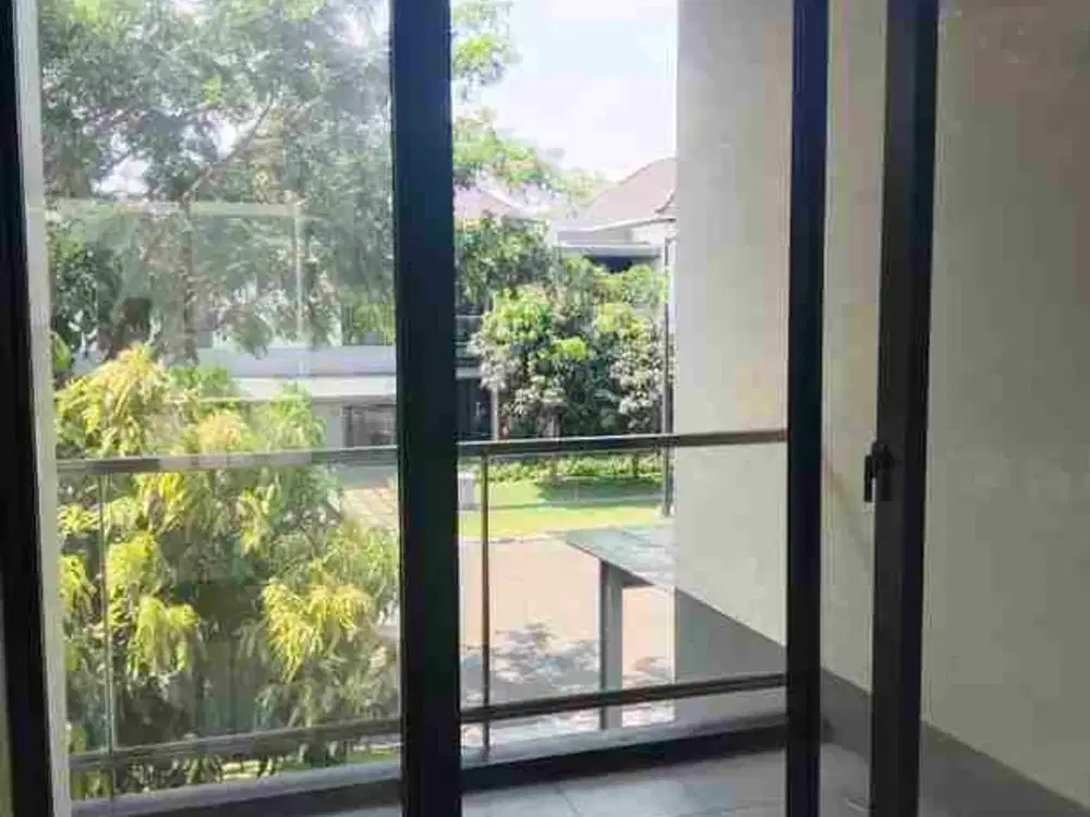 Rumah di Cluster Emily Siap Huni Rindang Dekat Club House Summarecon Bandung