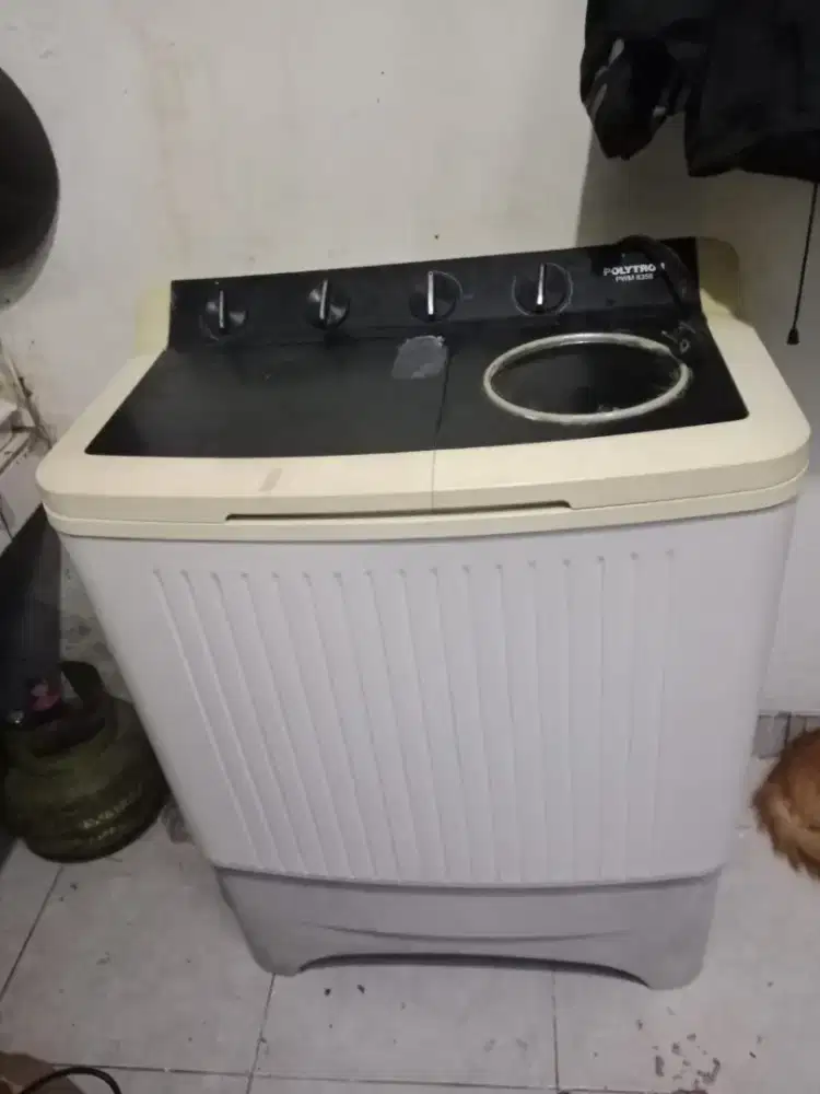 Mesin cuci 2 tabung Polytron