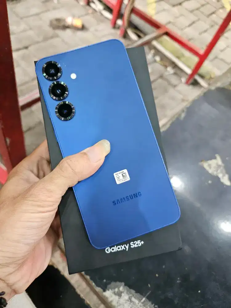 Samsung s25 plus normal